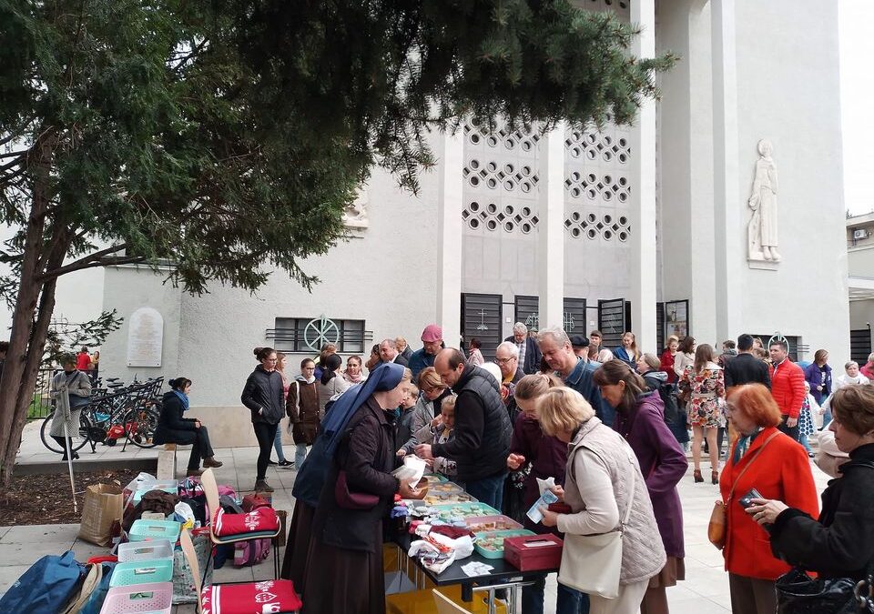 Wohltätigkeitsmesse in Pasarét